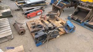 Quantity of quick hitches & headstocks - 2