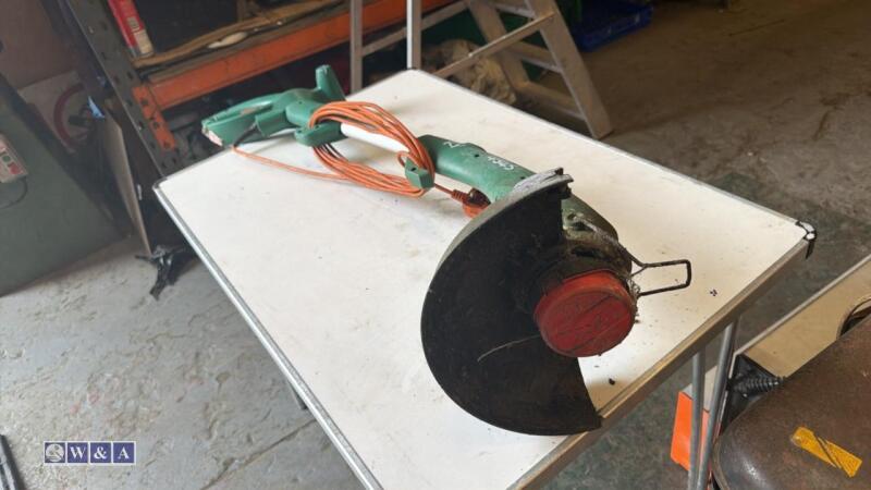 BLACK & DECKER 240v strimmer