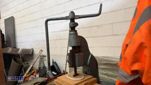 Manual cutter c/w storage worktable