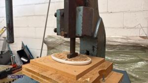 Manual cutter c/w storage worktable - 3