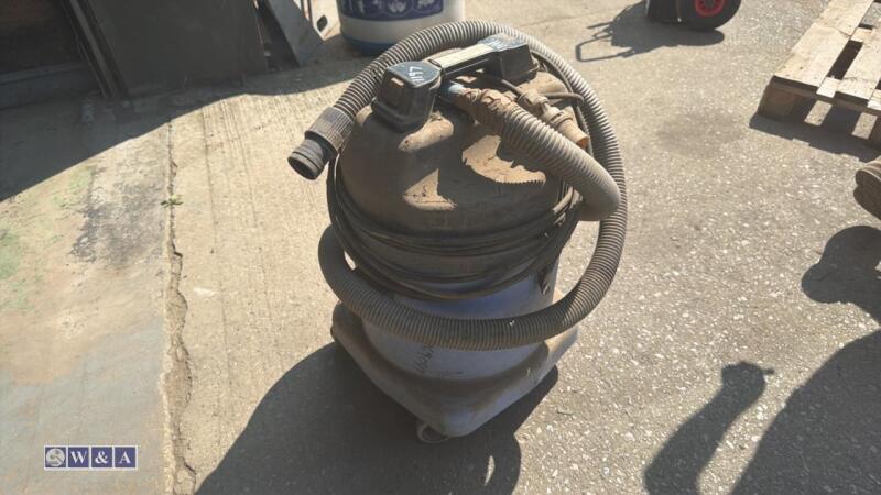 NUMATIC 110v vacuum c/w hose