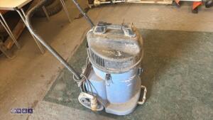 NUMATIC 110v vacuum - 3