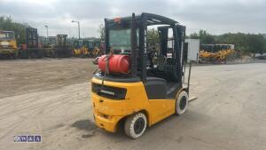 2015 JUNGHEINRICH TFG320 gas forklift (9993)(s/n FN496956) with triple mast & side-shift - 4
