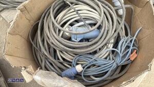 Quantity of electrical extension cables - 4