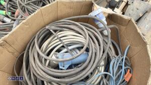 Quantity of electrical extension cables - 5