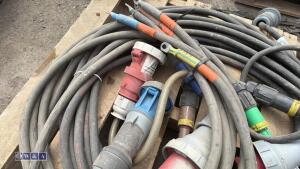 Quantity of electrical extension cables - 5