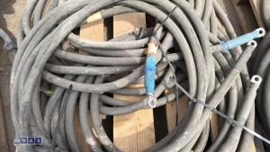Quantity of electrical extension cables - 4