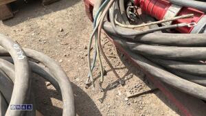 Quantity of electrical extension cables - 5