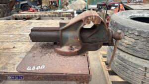 Workbench c/w vice & RIGID pipe vice - 4