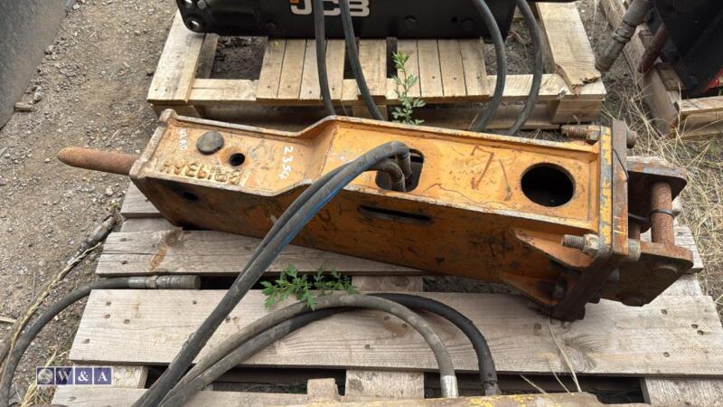 Hydraulic machine breaker c/w lines (30mm pins)