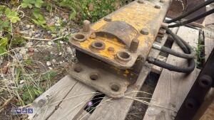 Hydraulic machine breaker c/w lines (30mm pins) - 4