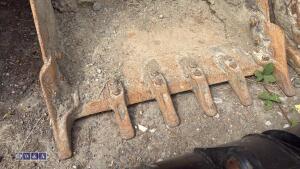 3ft digging bucket (to suit Volvo ECR8.8)(60mm pins) - 4
