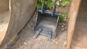 1ft RHINOX digging bucket (30mm pins) (to suit 0.75t excavator) - 6