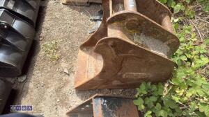 17'' digging bucket (60mm pins) - 5