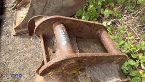 17'' digging bucket (60mm pins) - 6
