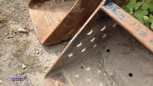 4ft ditching bucket (to suit JCB 2CX / 3CX) (30mm pins) - 4