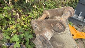 18'' digging bucket (to suit Volvo ECR8.8)(60mm pins) - 5