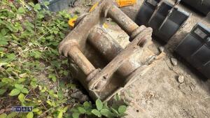 18'' digging bucket (to suit Volvo ECR8.8)(60mm pins) - 6