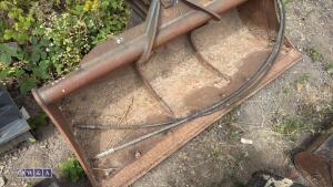 66'' ditching bucket c/w hydraulic tilt head (45mm pins) - 5