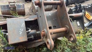 66'' ditching bucket c/w hydraulic tilt head (45mm pins) - 7