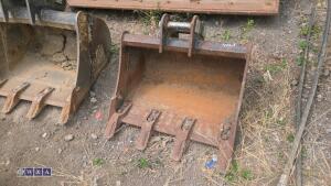 2ft digging bucket (30mm pins) - 4