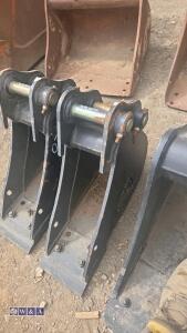 6'' digging bucket c/w bolt on blade to suit 1.5t excavator (30mm pins) - 2