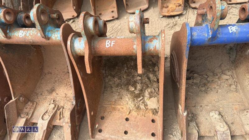 1ft digging bucket (30mm pins)