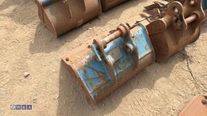 18'' digging bucket (30mm pins) - 5