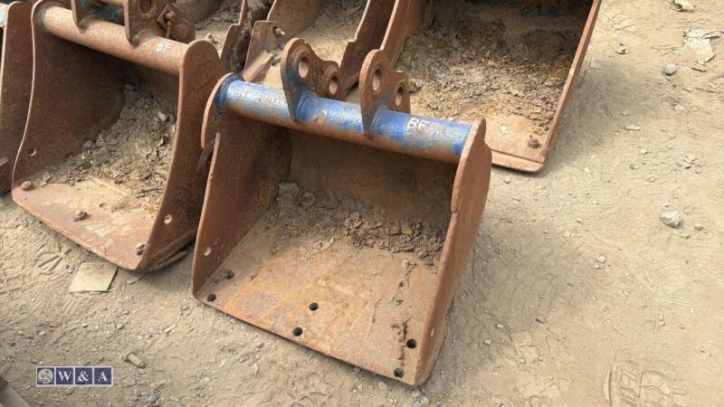 18'' digging bucket (30mm pins)
