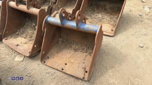 18'' digging bucket (30mm pins)