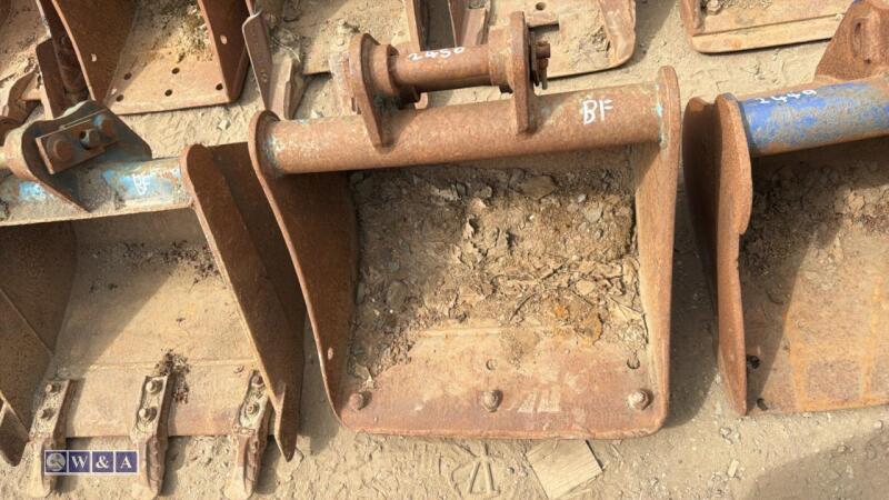 18'' digging bucket (30mm pins)