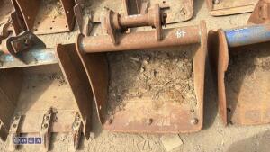 18'' digging bucket (30mm pins)