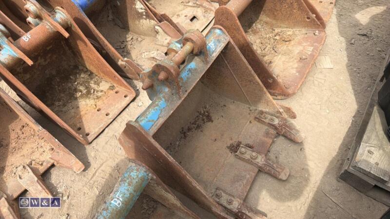 18'' digging bucket (25mm pins)