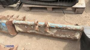 39'' ditching bucket (30mm pins) - 5