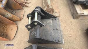 18'' digging bucket c/w bolt on blade to suit 1.5t excavator (30mm pins) - 5
