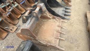 3ft digging bucket to suit 8t excavator (60mm pins)