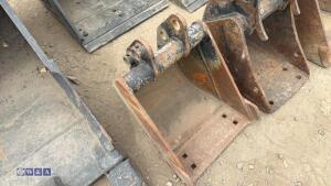 12'' digging bucket (25mm pins)