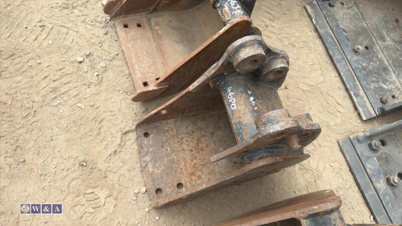 9'' digging bucket (25mm pins)