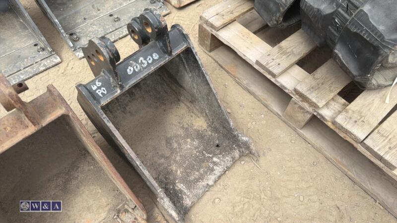 12'' digging bucket (25mm pins)