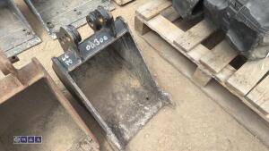 12'' digging bucket (25mm pins)