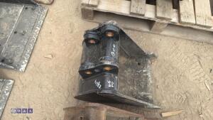 12'' digging bucket (25mm pins) - 5