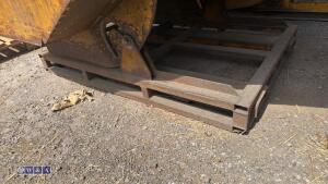 Forklift tipping skip - 5