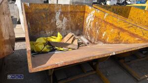 Forklift tipping skip - 6