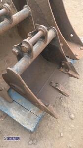 5 x digging buckets (29'' 35mm pins 24'' 30mm pins 18'' 30mm pins 12'' 35mm pins 8'' 45mm pins) - 4