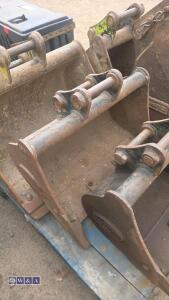5 x digging buckets (29'' 35mm pins 24'' 30mm pins 18'' 30mm pins 12'' 35mm pins 8'' 45mm pins) - 5