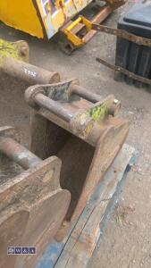 5 x digging buckets (29'' 35mm pins 24'' 30mm pins 18'' 30mm pins 12'' 35mm pins 8'' 45mm pins) - 8