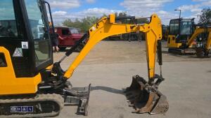 Jcb 15c cabbed - 15