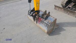 Jcb 15c cabbed - 17