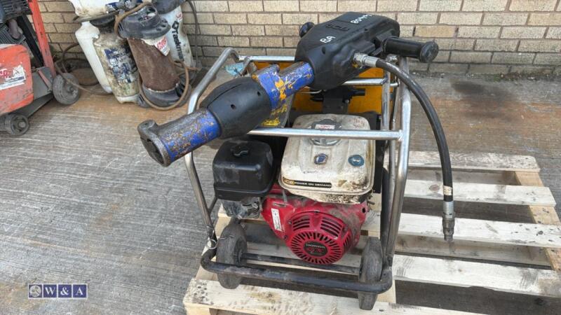JCB BEAVER petrol hydraulic pack c/w breaker (3418923) (3428400)