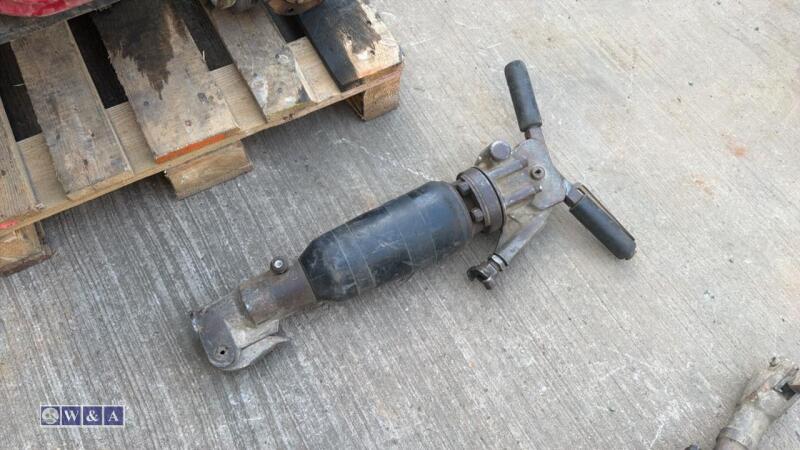 Pneumatic breaker (3224658)